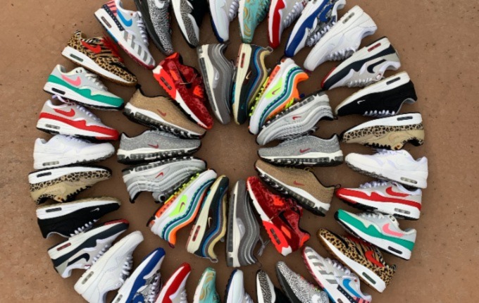 Sneakers aligned in a circle